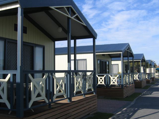 Discovery Holiday Parks - Adelaide Beachfront - Semaphore Park: Cottage accommodation ideal for families, couples and singles