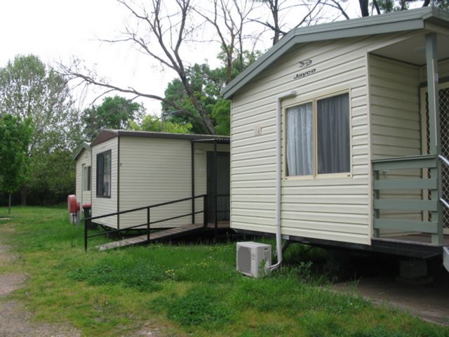 Golden Gully Caravan Park - Adelong: Cottage accommodation, ideal for families, couples and singles