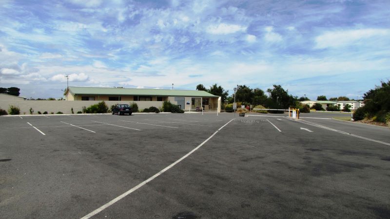 Hopkins River Caravan Park - Warrnambool: Entrance to the park showing spacious check in area.