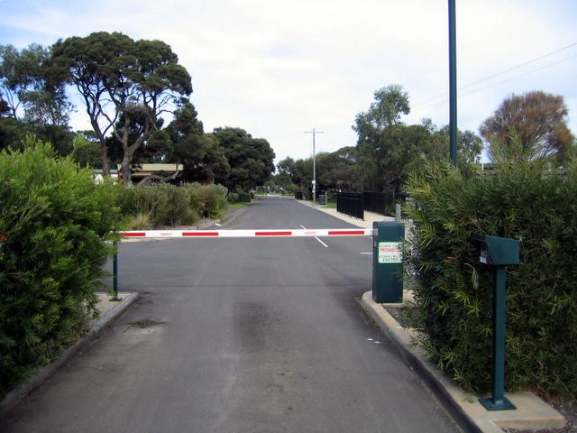Anglesea Beachfront Family Park - Anglesea: Secure entrance and exit