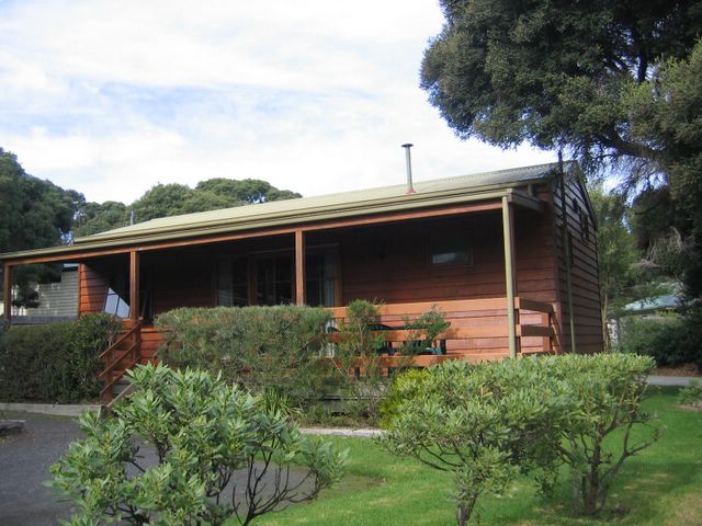 Anglesea Beachfront Family Park - Anglesea: Cottage accommodation ideal for families, couples and singles
