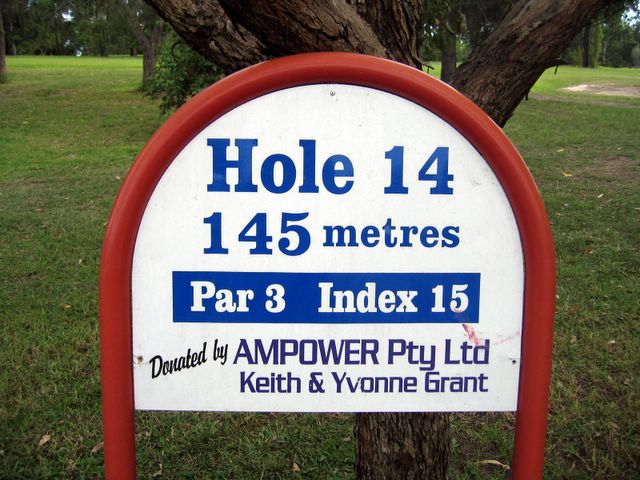 Waratah Golf Course - Argenton: Hole 14 - Par 3, 145 metres