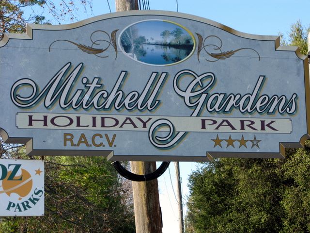 Mitchell Gardens Holiday Park - Bairnsdale: Mitchell Gardens Holiday park welcome sign