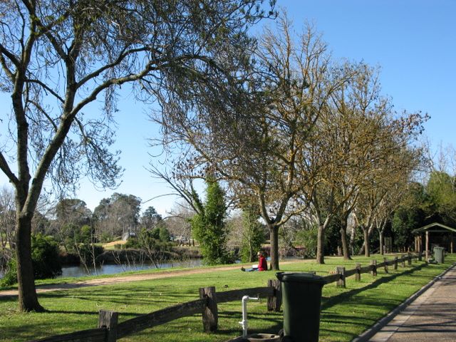 Mitchell Gardens Holiday Park - Bairnsdale: Relax by the river