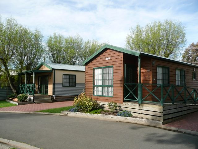 BIG4 Ballarat Goldfields Holiday Park - Ballarat: Cottage accommodation, ideal for families, couples and singles