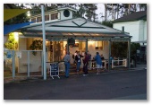 Pleasurelea Tourist Resort & Caravan Park - Batemans Bay: The restaurant serves delicious food and is an excellent meeting place.