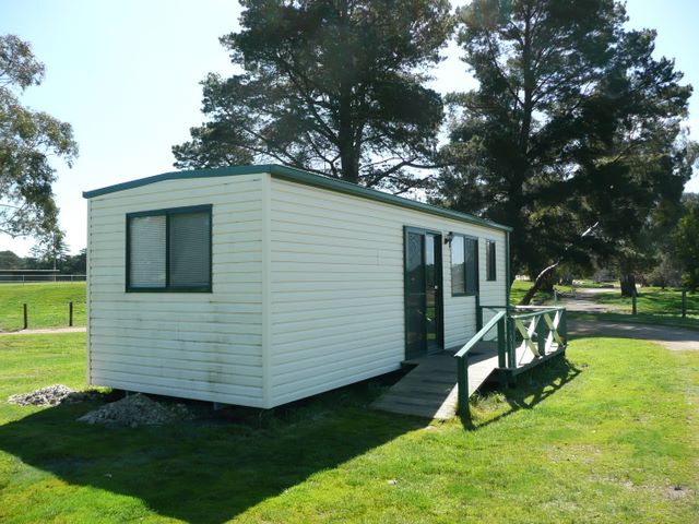 Beaufort Lake Caravan Park - Beaufort: Cottage accommodation, ideal for families, couples and singles