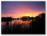 Beechworth Lake Sambell Caravan Park - Beechworth: Sunset over the lake