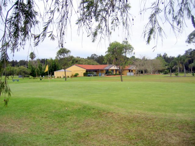 The Palms Public Golf Course - Bobs Farm: Green on Hole 2