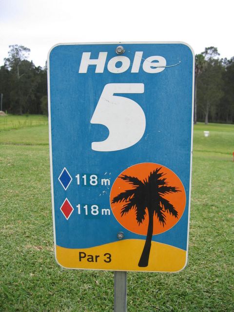 The Palms Public Golf Course - Bobs Farm: Hole 5 - Par 3, 118 meters