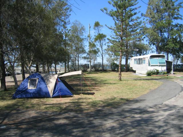 Bells Caravan Park - Clontarf: Area for tents and campers
