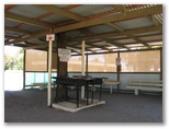 Broken Hill City Caravan Park - Broken Hill: Interior of camp kitchen