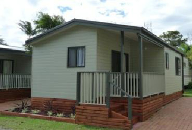 Walu Caravan Park - Budgewoi: Cottage accommodation, ideal for families, couples and singles