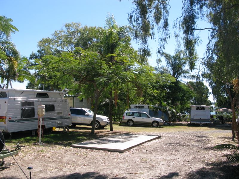 Hillcrest Holiday Park - Burrum Heads: Powered sites for caravans