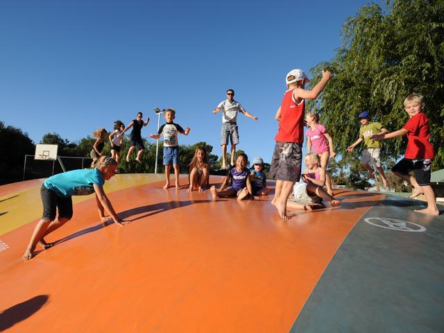 Mandalay Holiday Resort - Busselton: Giant jumping pillow for all ages