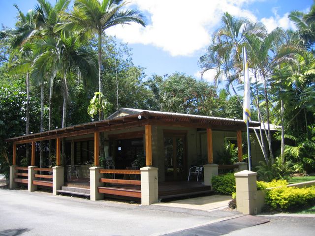 Lake Placid Tourist Park - Cairns: Reception and shop with Internet facilities