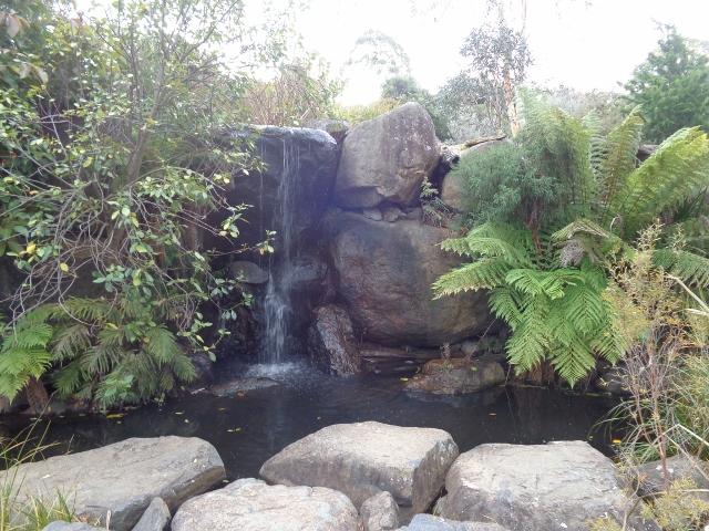 Alivio Tourist Park - O'Connor: Water fall in botanic gardens