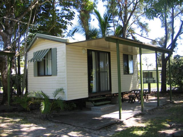 Cardwell Beachcomber - Cardwell: Cottage accommodation ideal for families, couples and singles
