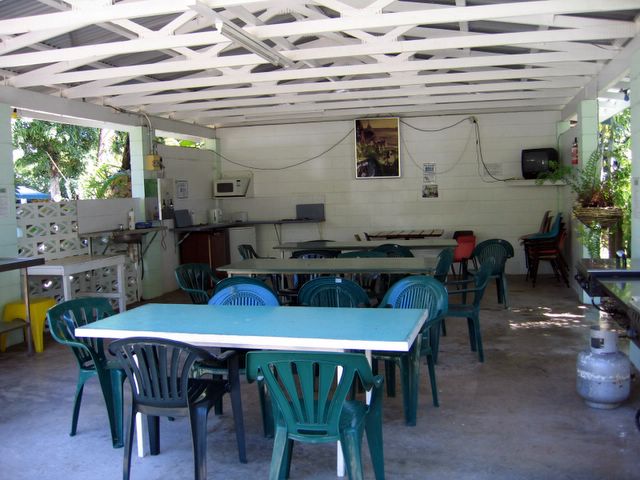 Cardwell Van Park - Cardwell: Camp kitchen and TV area