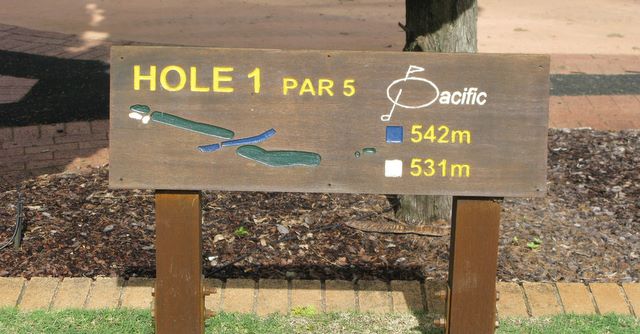 Pacific Golf Course - Carindale Brisbane: Pacific Golf Course Carindale, Brisbane Hole 1: Par 5, 542 metres.