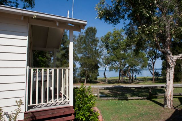Canton Beach Holiday Park - Toukley: Cottage accommodation with lake views.