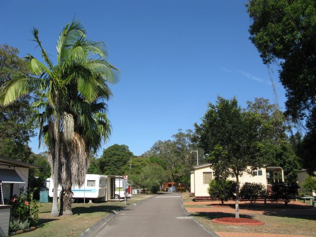 Canton Beach Holiday Park - Toukley NSW 2009: Good paved roads throughout the park.
