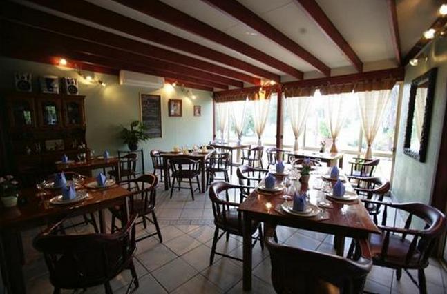 BIG4 Valley Vineyard Tourist Park - Cessnock: Interior of restaurant