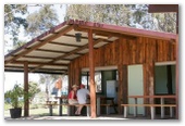 BIG4 Valley Vineyard Tourist Park - Cessnock: Camp kitchen and BBQ area