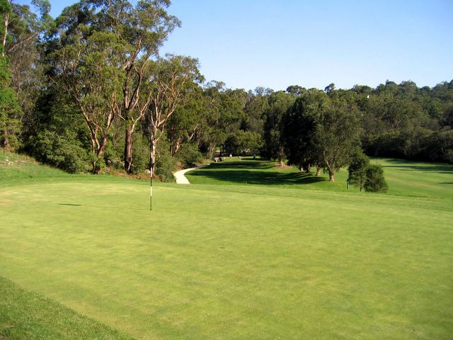 Chatswood Golf Course - Chatswood: Green on Hole 6