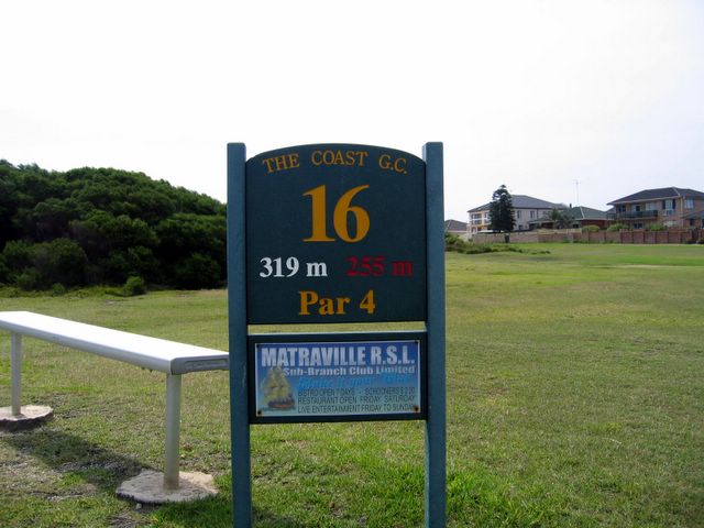 Coast Golf Course - Little Bay: Hole 16 - Par 4, 319 meters