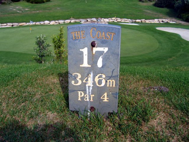 Coast Golf Course - Little Bay: Hole 17 - Par 4, 346 meters