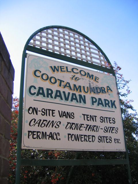 Cootamundra Caravan Park - Cootamundra: Cootamundra Caravan Park welcome sign