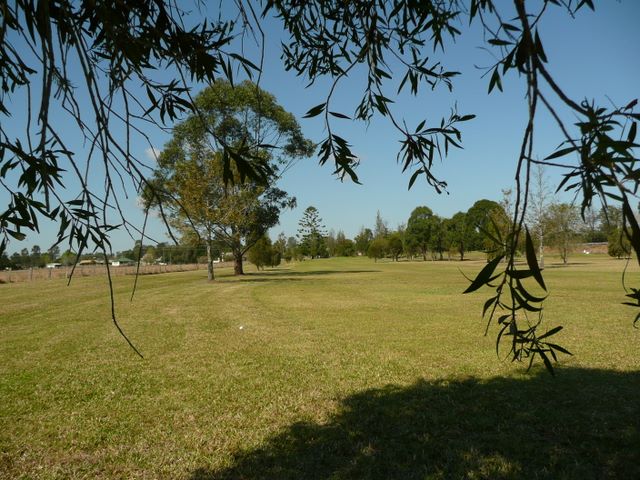 Orara Park Golf Course - Coutts Crossing: Approach to the Green on Hole 6