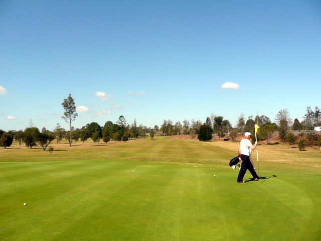 Orara Park Golf Course - Coutts Crossing: Green on Hole 6 looking back along fairway