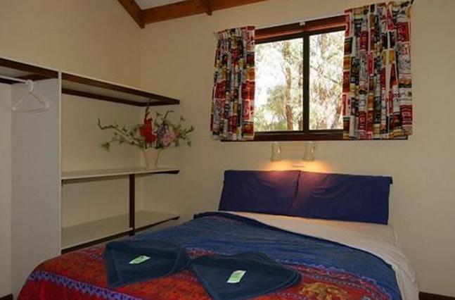 Taunton Farm Holiday Park - Cowaramup: Bedroom in cabin