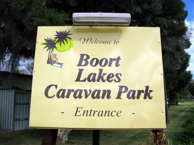 Boort Lakes Caravan Park - Boort Victoria: Boort Lakes Caravan Park welcome sign (large)