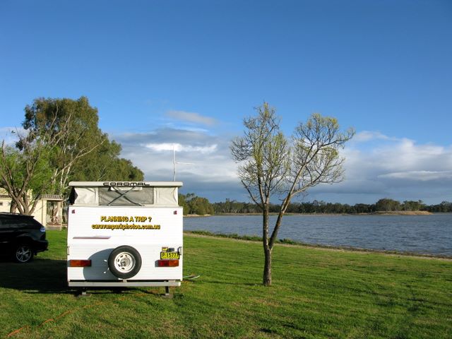 Boort Lakes Caravan Park - Boort Victoria: Powered sites for caravans with water views (large)
