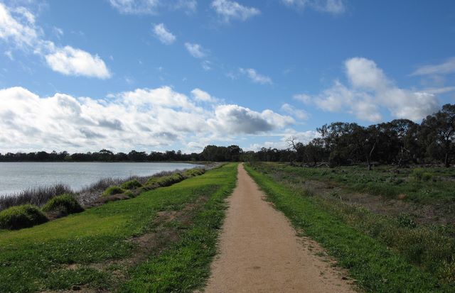 Boort Lakes Caravan Park - Boort Victoria: Pathway on Fderation Walkway (large)