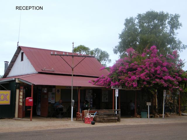 Daly Waters Pub and Caravan Park - Daly Waters: Reception and office