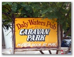 Daly Waters Pub and Caravan Park - Daly Waters: Daly Waters Pub Caravan Park welcome sign