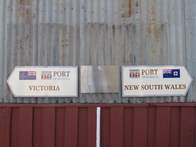 Echuca Holiday Park - Echuca: The wharf was confused as to which state it was in for customs purposes.