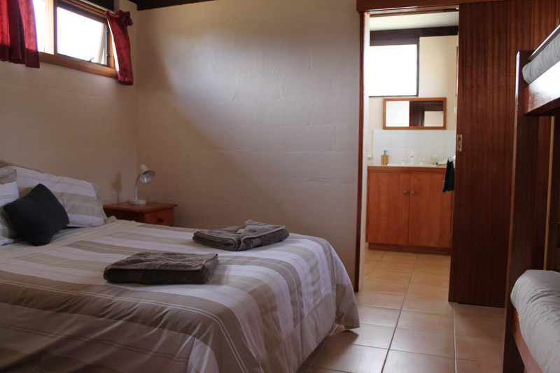 Flinders Island Cabin Park - Flinders Island: Bedroom in one bedroom unit.