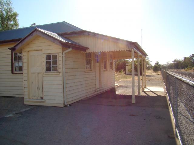Glenrowan Tourist Park - Glenrowan: This is the replica of the train station where Ned was taken after his capture. It was thought he would not survive his 28 gun shot wounds and was given his last rights by Father Gibney.
