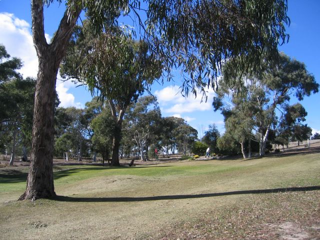 Goolabri Resort Golf Course - Sutton: Approach to the Green on Hole 2