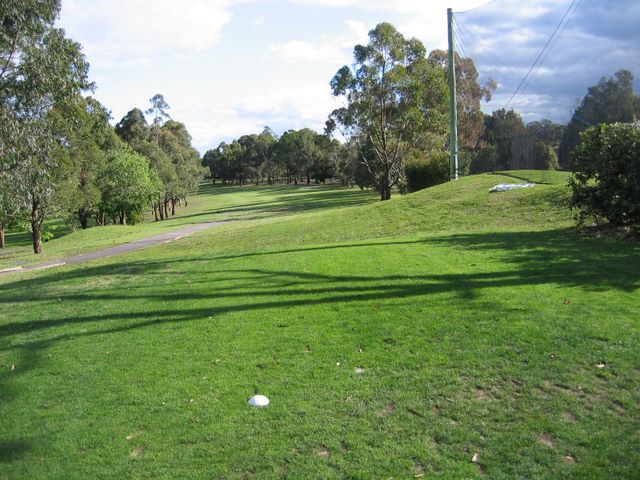 Gordon Golf Course - Gordon Sydney: Fairway view Hole 1
