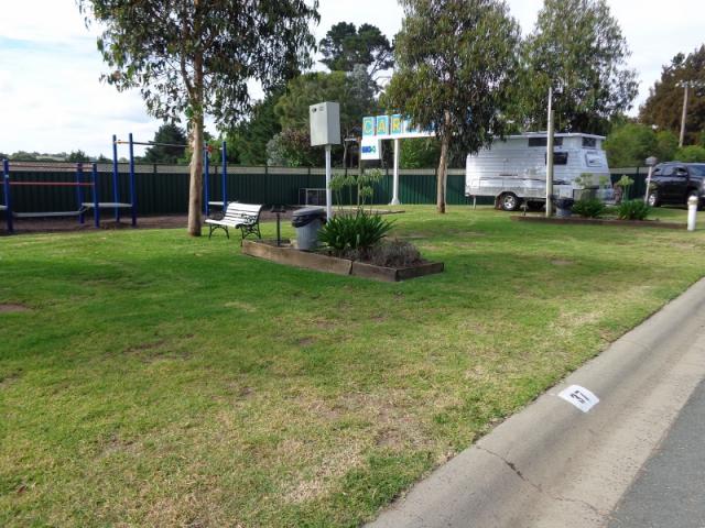 Governors Hill Carapark - Goulburn: Grass powered sites for smaller RVs