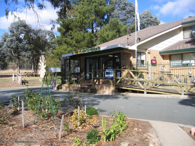 Governors Hill Carapark - Goulburn: Reception and office