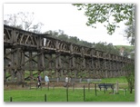 Gundagai River Caravan Park - Gundagai: Historic tressle bridge near the park