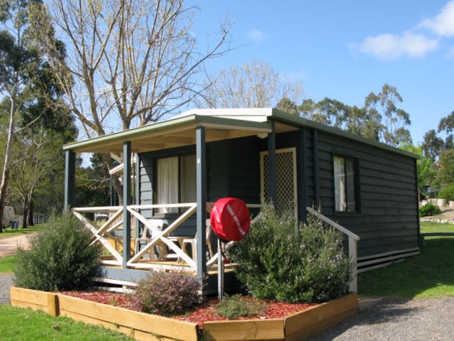 Halls Gap Lakeside Tourist Park - Halls Gap: Cottage accommodation, ideal for families, couples and singles