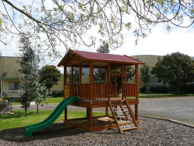 Hamilton Caravan Park - Hamilton: Playground for children.